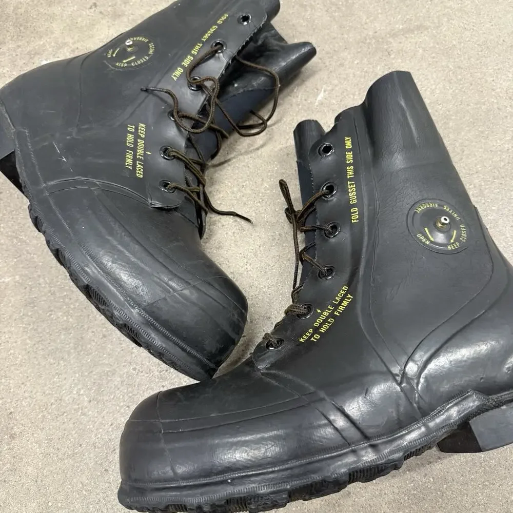VINTAGE 1984 MILITARY BATA BUNNY MICKEY MOUSE EXTREME COLD BOOTS SIZE 10R BLACK